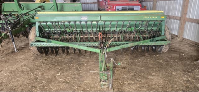 Image of John Deere 8300 equipment image 1