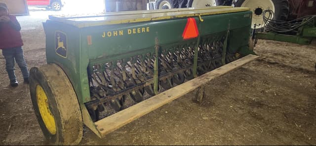 Image of John Deere 8300 equipment image 4