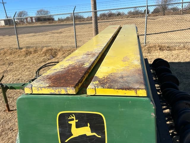 Image of John Deere 8300 equipment image 4