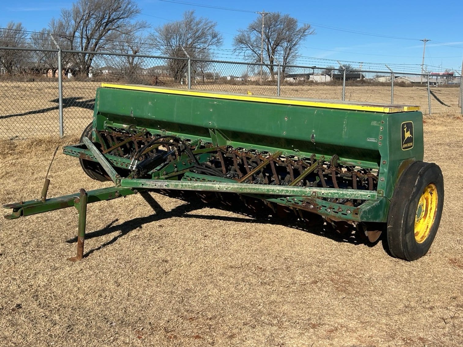 John Deere 8300 Equipment Image0