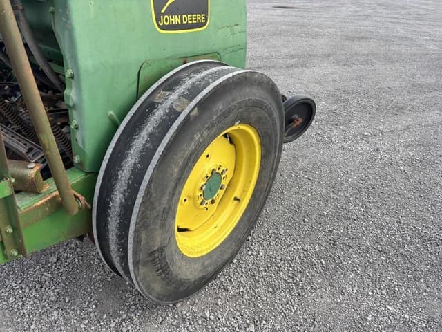 Image of John Deere 8300 equipment image 2