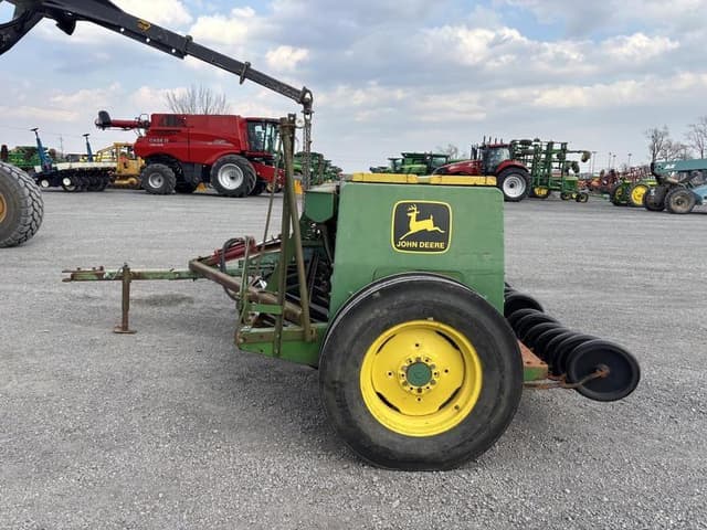 Image of John Deere 8300 equipment image 3