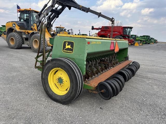 Image of John Deere 8300 equipment image 4