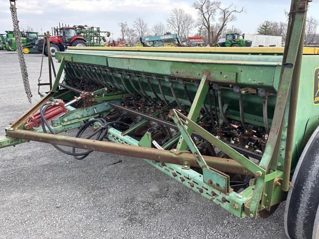 Image of John Deere 8300 equipment image 1