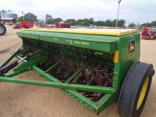 Image of John Deere 8300 equipment image 3