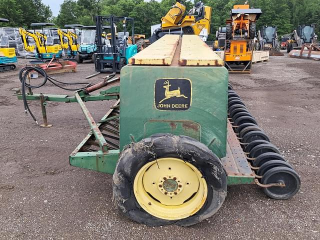 Image of John Deere 8300 equipment image 3