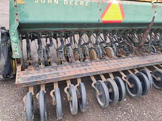 Image of John Deere 8300 equipment image 4