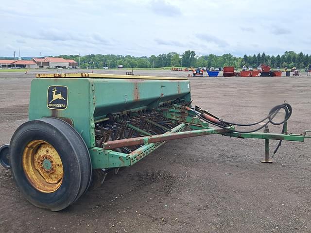 Image of John Deere 8300 equipment image 1