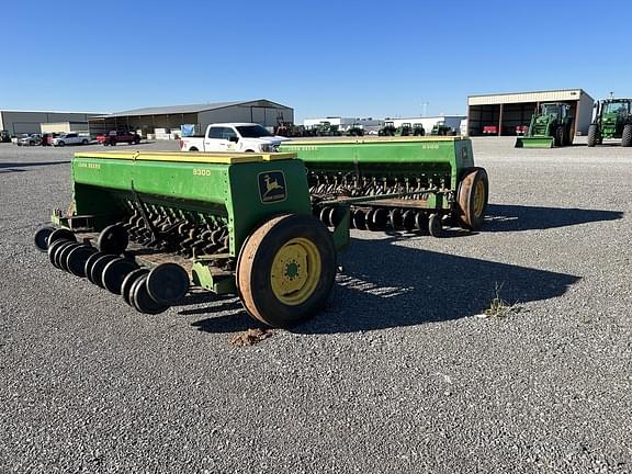 Image of John Deere 8300 equipment image 4