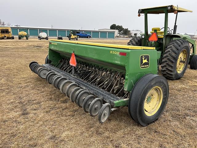 Image of John Deere 8300 equipment image 3