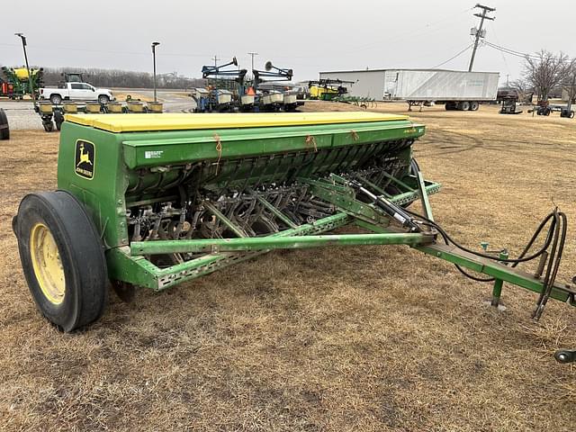 Image of John Deere 8300 equipment image 1