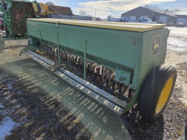 Image of John Deere 8300 equipment image 3