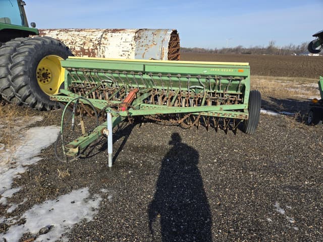 Image of John Deere 8300 equipment image 1