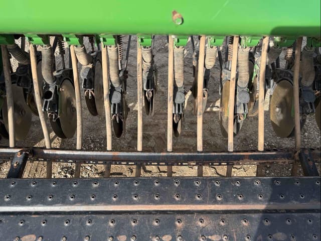 Image of John Deere 8300 equipment image 4