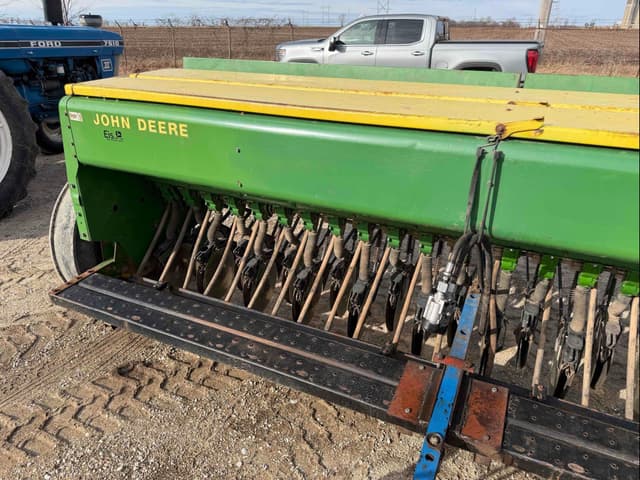 Image of John Deere 8300 equipment image 3