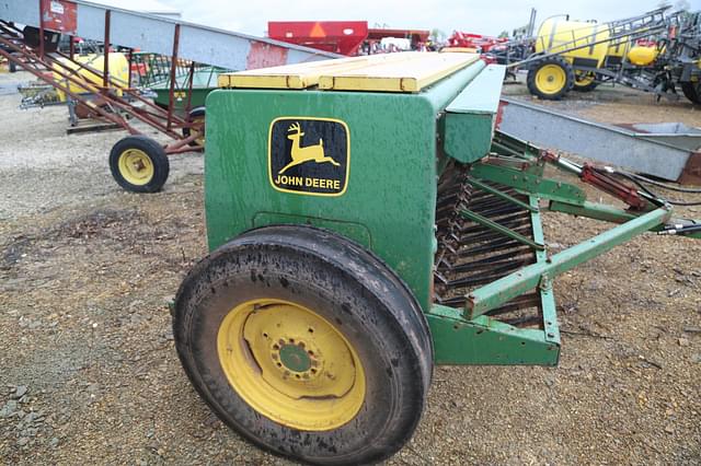 Image of John Deere 8300 equipment image 2