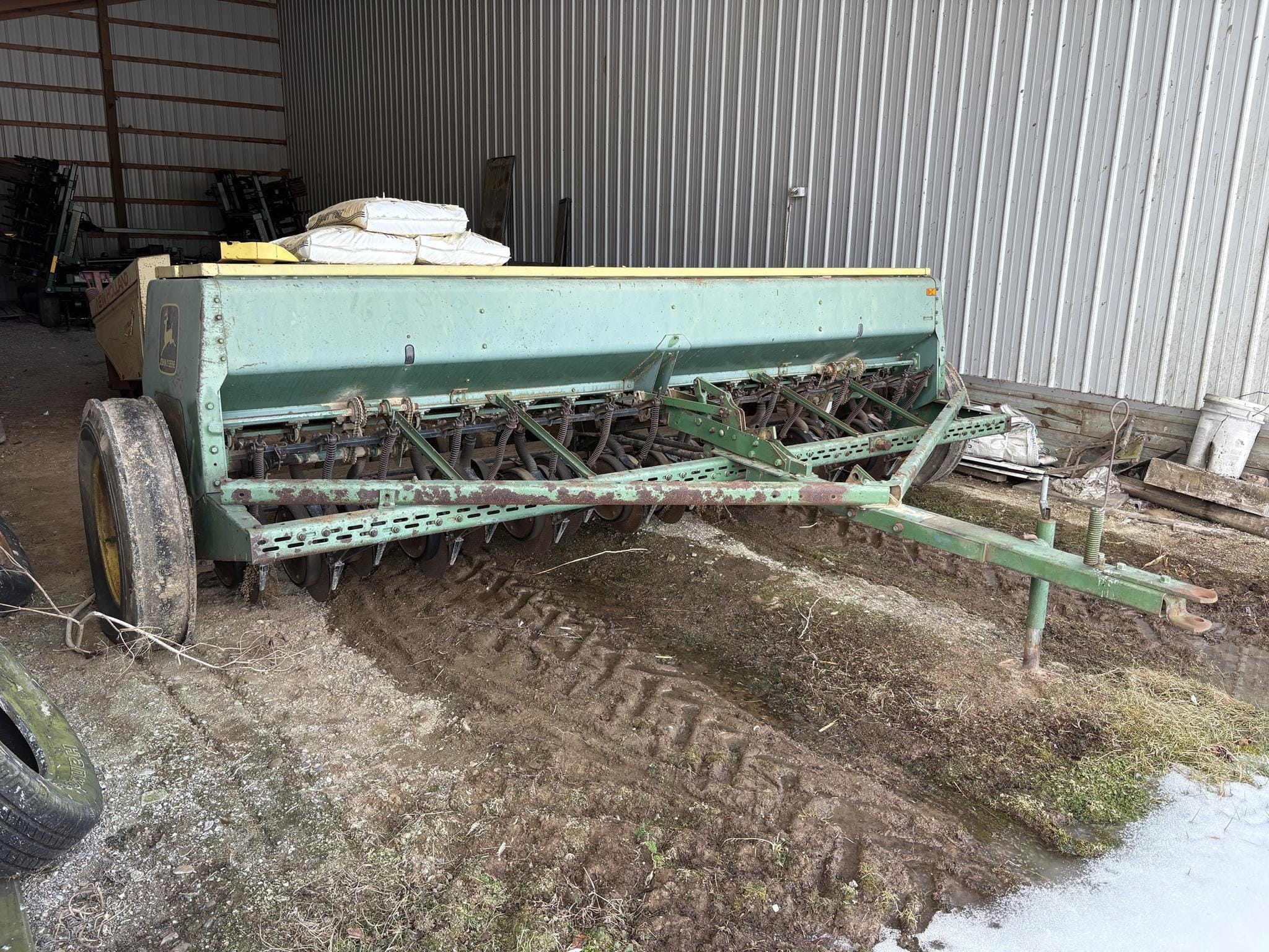 John Deere 8300 Equipment Image0