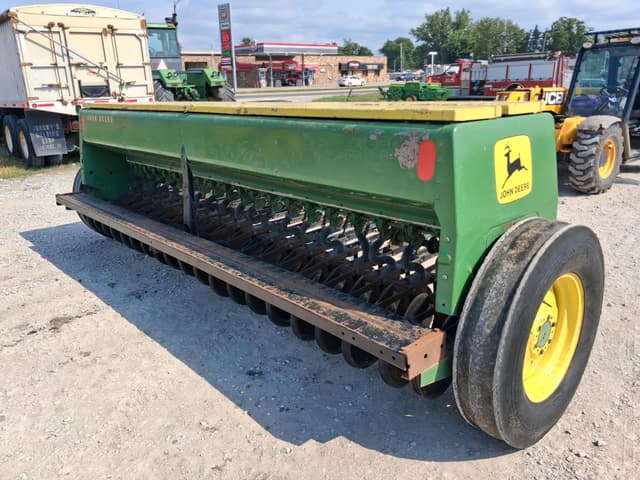Image of John Deere 8300 equipment image 1