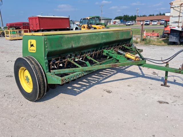 Image of John Deere 8300 equipment image 4
