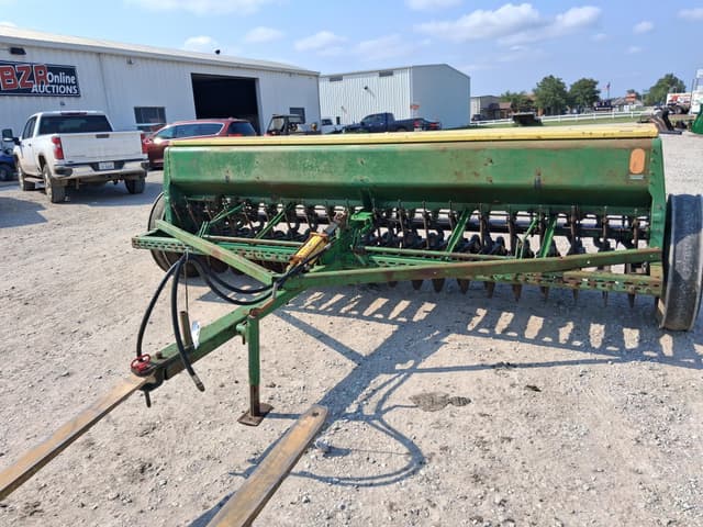 Image of John Deere 8300 equipment image 2