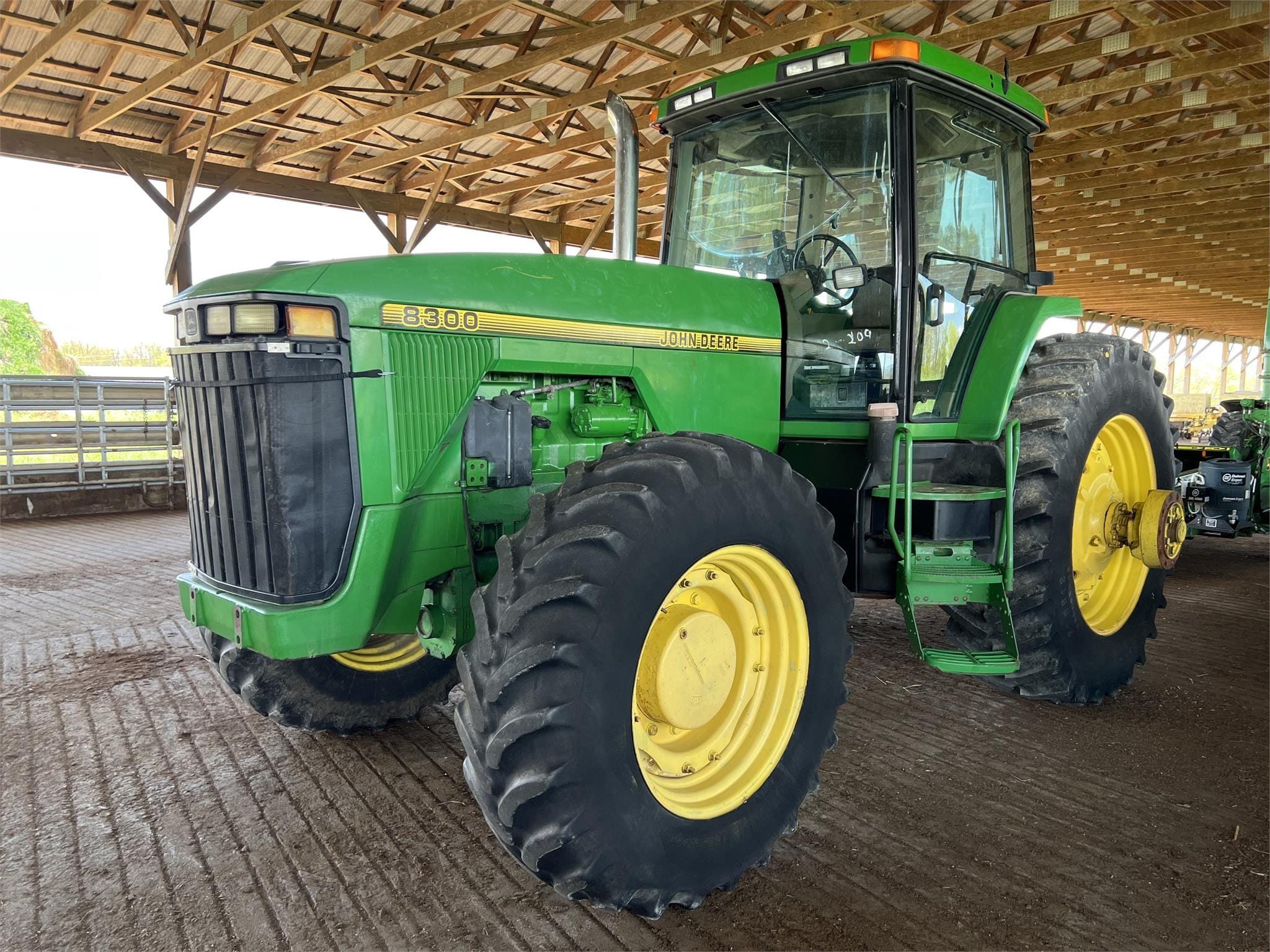 Main image John Deere 8300