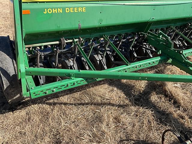 Image of John Deere 8300 equipment image 4