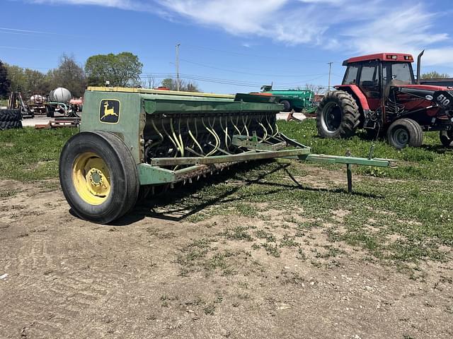 Image of John Deere 8300 equipment image 1