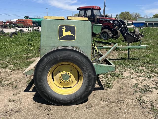 Image of John Deere 8300 equipment image 2