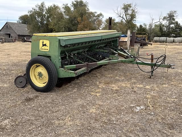 Image of John Deere 8300 equipment image 2