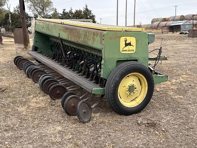 Image of John Deere 8300 equipment image 4