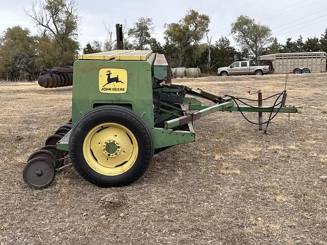 Image of John Deere 8300 equipment image 3