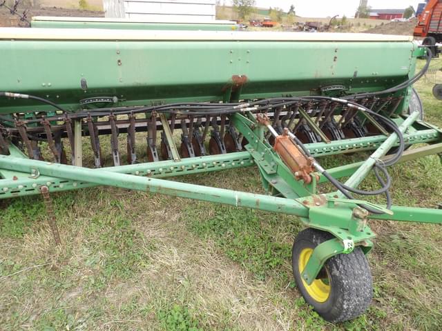 Image of John Deere 8300 equipment image 1