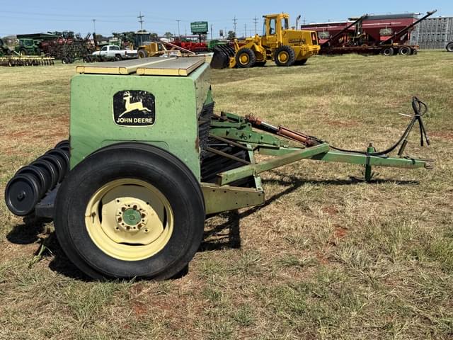 Image of John Deere 8300 equipment image 3