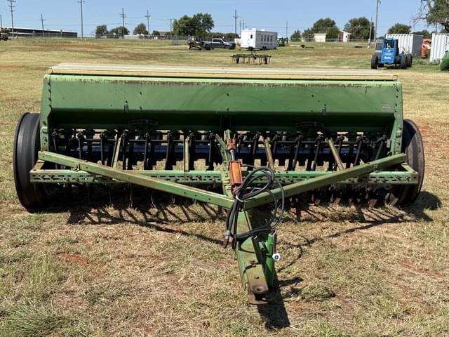 Image of John Deere 8300 equipment image 1