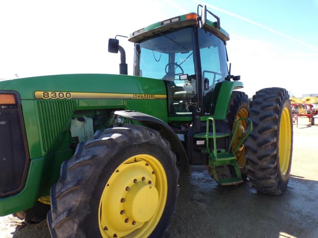 Image of John Deere 8300 equipment image 3