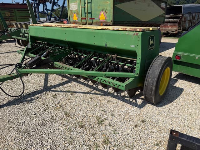 Image of John Deere 8300 equipment image 2