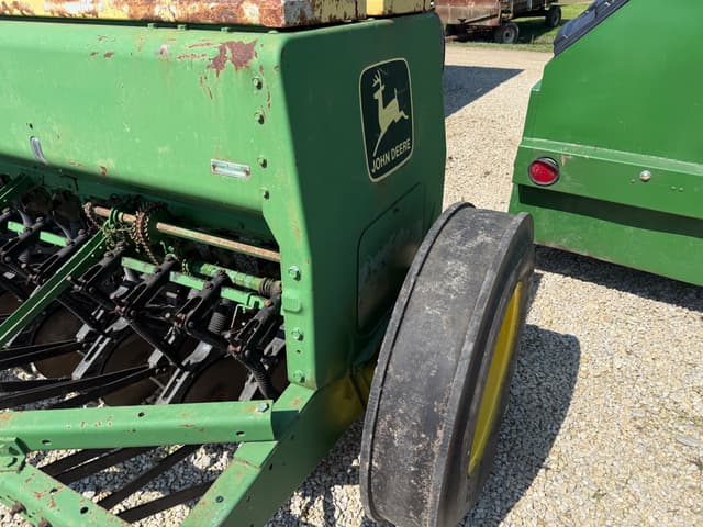Image of John Deere 8300 equipment image 3