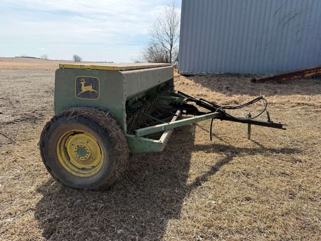 Image of John Deere 8300 equipment image 3