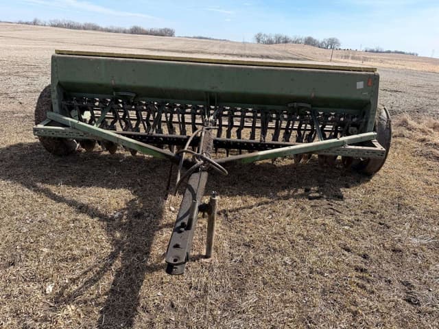 Image of John Deere 8300 equipment image 1