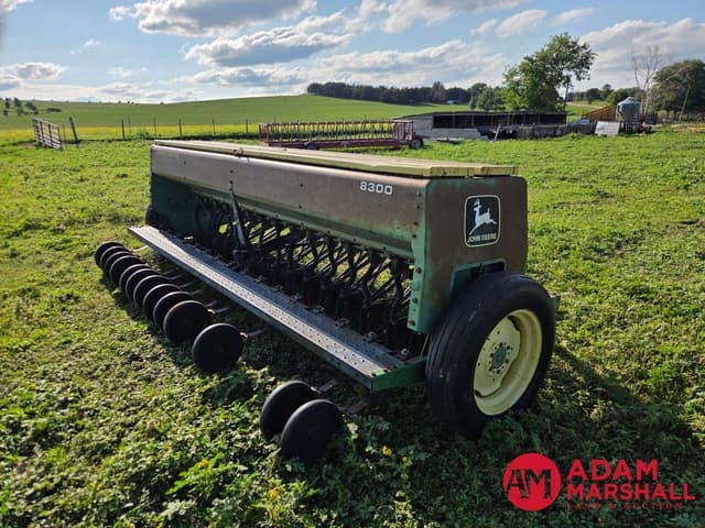 Image of John Deere 8300 equipment image 3