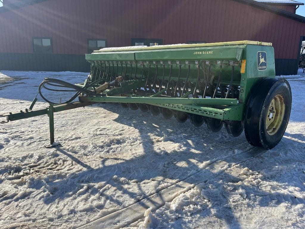 John Deere 8300 Equipment Image0