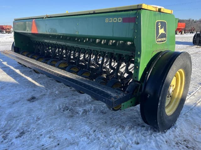 Image of John Deere 8300 equipment image 4