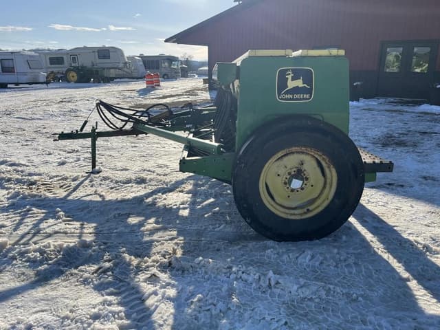 Image of John Deere 8300 equipment image 1