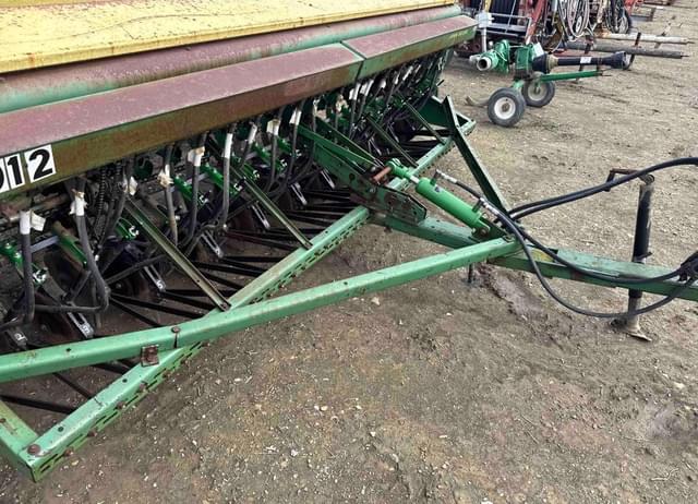 Image of John Deere 8300 equipment image 3