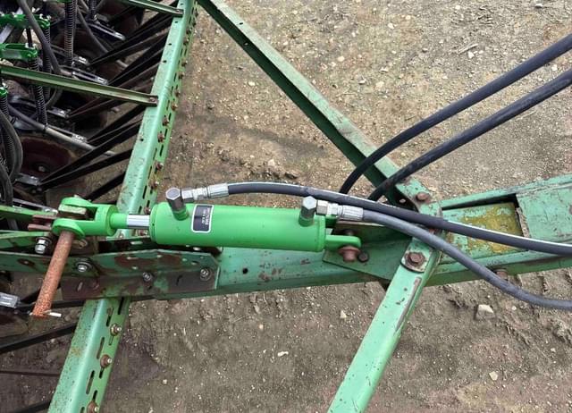 Image of John Deere 8300 equipment image 4