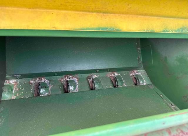 Image of John Deere 8300 equipment image 2