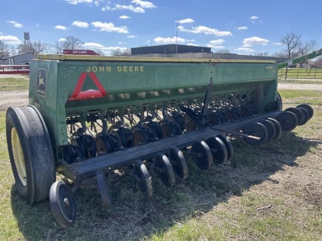 Image of John Deere 8300 equipment image 3