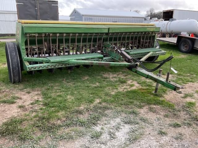 Image of John Deere 8300 equipment image 4