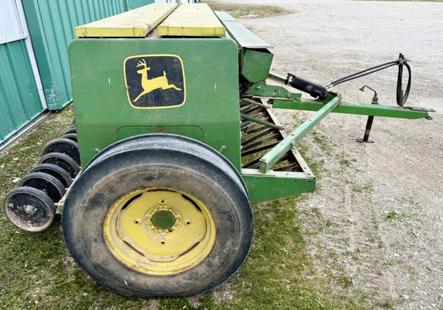 Image of John Deere 8300 equipment image 3