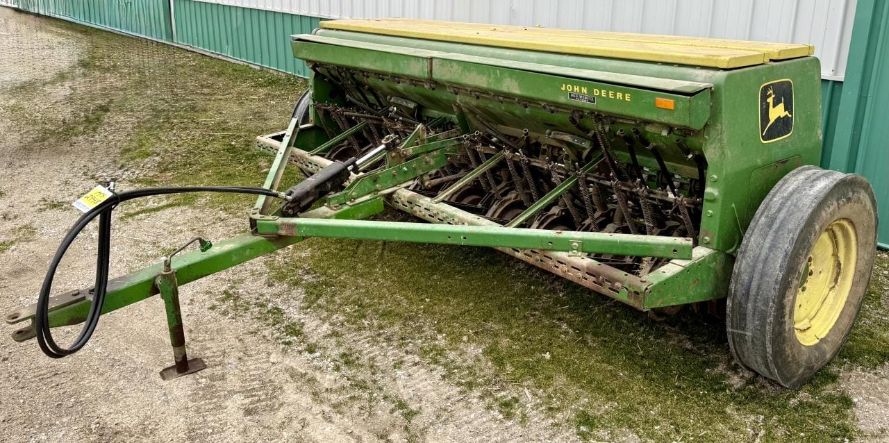 John Deere 8300 Equipment Image0